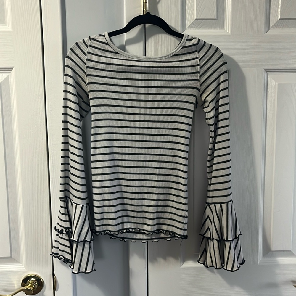 Free people beautiful long sleeve with a nice accent sleeve blouse